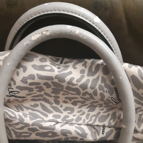 Guess bag with silver chain. - Picture 6 of 6